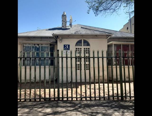 8 BEDROOM HOUSE FOR SALE IN BEREA